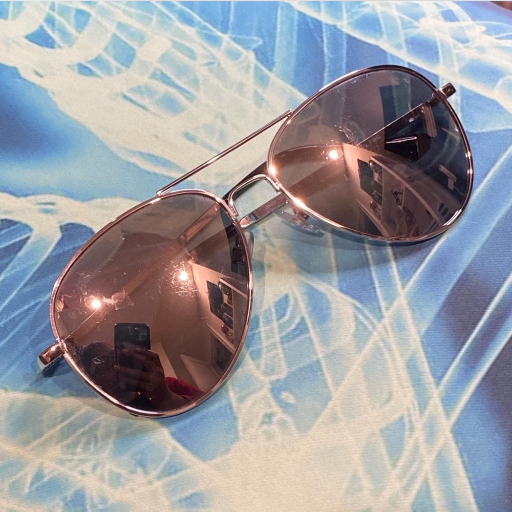 Urban Outfitters Silver Aviator Sunglasses Sleek Design